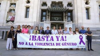 El alcalde de Madrid subraya la necesidad de hacer "un esfuerzo especial para acabar con esta lacra"