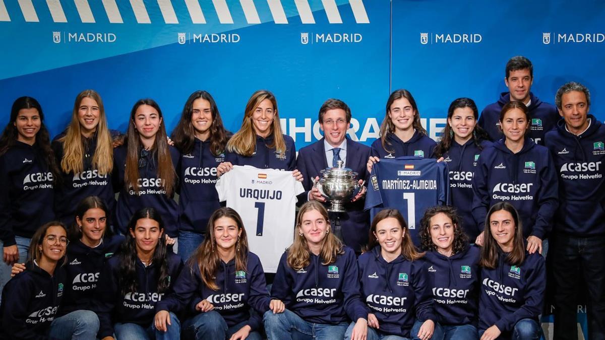 El alcalde subraya la importancia de “no rendirse y no dar nada por perdido” también en el deporte
