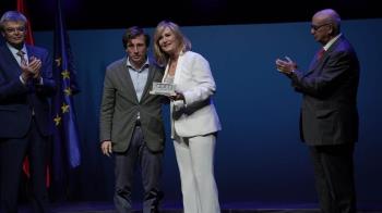 Durante la ceremonia, el alcalde ha tenido unas palabras para el pueblo que tras más de un año, sigue en guerra