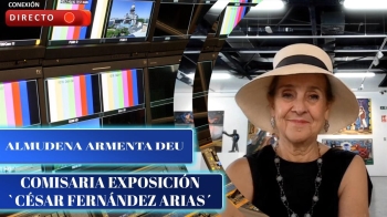 La comisaria destaca el valor pedagógico y la trayectoria del creador madrileño con motivo de la gran retrospectiva organizada en la Universidad Complutense