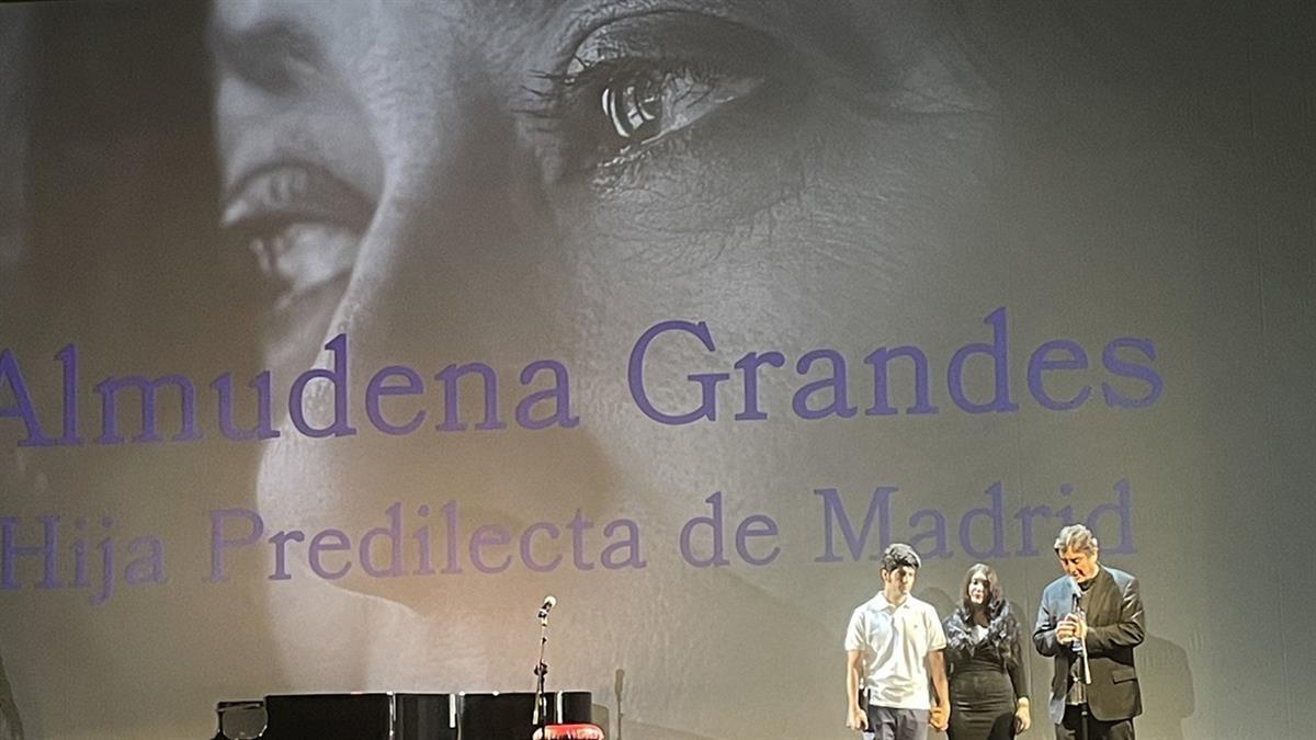 Tanto el alcalde como la vicealcaldesa han recibido numerosas críticas por su ausencia ante "problemas de agenda" 