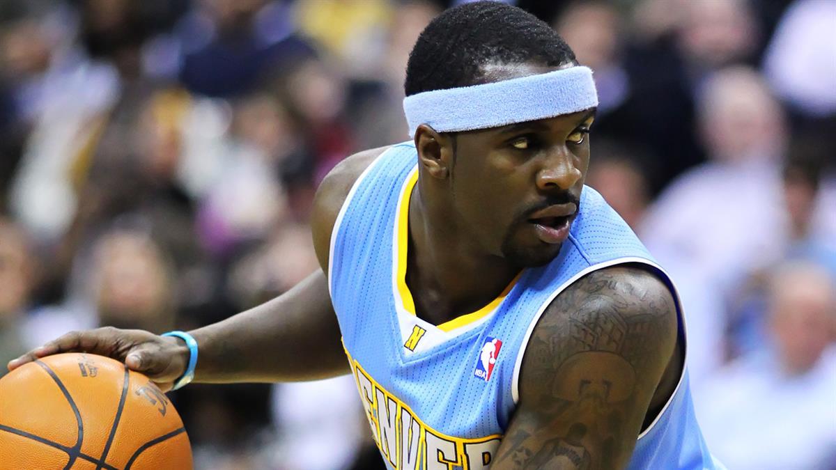 Según testigos, provocó un altercado en el aeropuerto donde tuvo que intervenir la Guardia Civil 