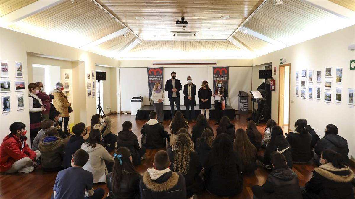 Los estudiantes han recopilado documentación, investigado sobre la población y planificado sus rutas