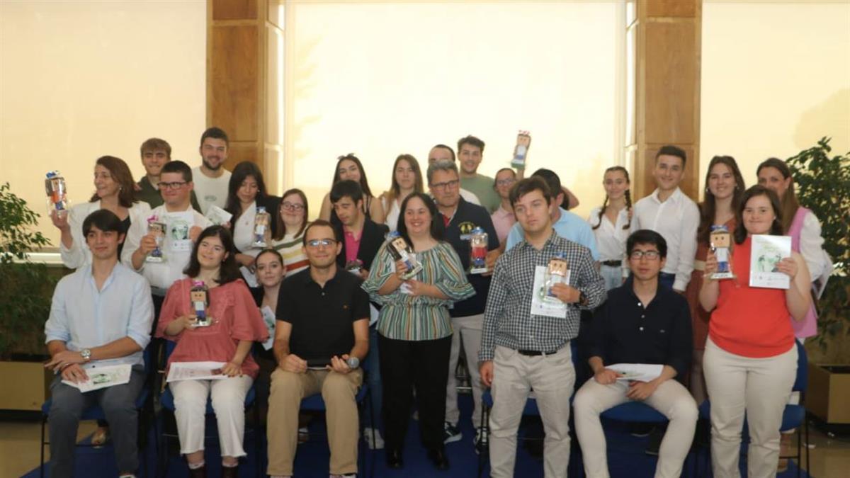 En el marco del proyecto de Aprendizaje Servicio ‘Nos movemos por la pobreza energética’, los estudiantes han realizado un manual de fácil comprensión, con consejos básicos para ahorrar energía en la vivienda