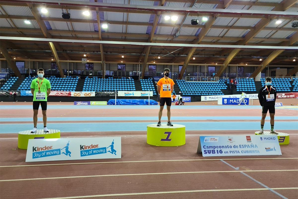 El mediofondista del club Atletismo Ajalkalá logró su primera medalla nacional tras demostrar su gran estado de forma 