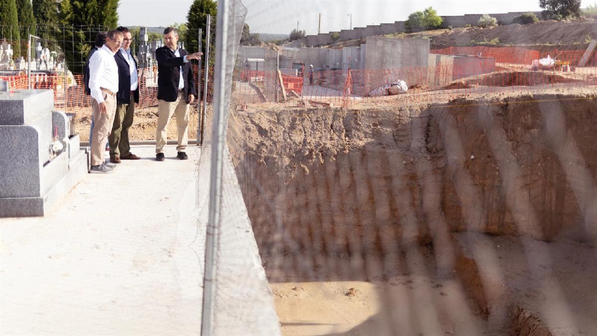 El Ayuntamiento aumenta el cementerio municipal con 91 sepulturas y 120 columnarios nuevos 