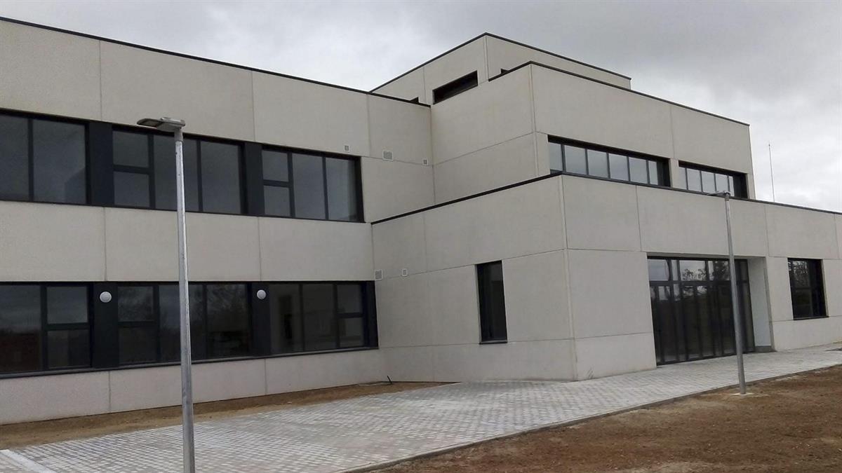 Con una inversión de ocho millones de euros, el ejecutivo ampliará las aulas de ESO y Bachillerato