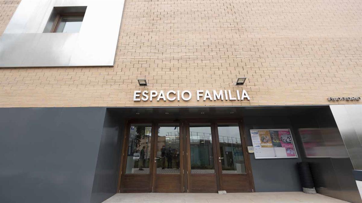 Ofrece los servicios de Escuela de Familia, apoyo a la natalidad y muchos más