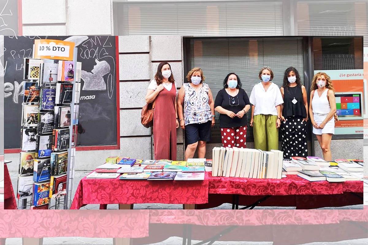 Esta celebración tuvo que ser pospuesta debido a la crisis sanitaria y, tras ser reprogramada, ha contado con la colaboración de distritos y libreros