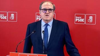 El candidato del PSOE a la Comunidad de Madrid ha sido ingresado después de marearse después de recibir la vacuna