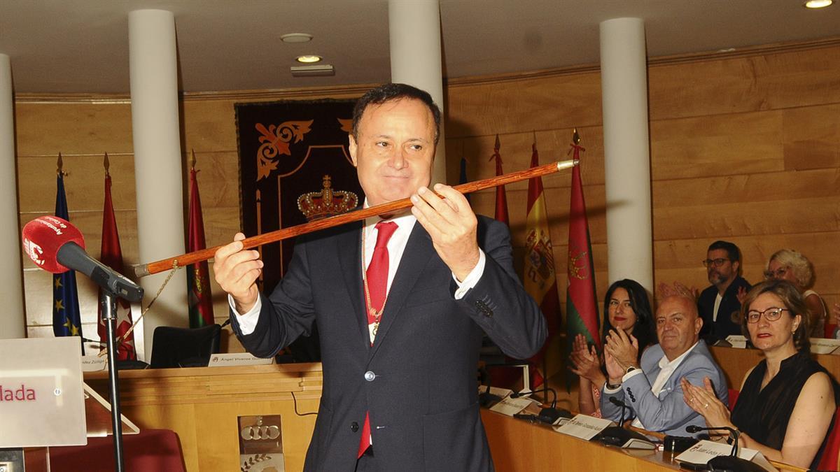 El líder socialista toma posesión como alcalde de Coslada