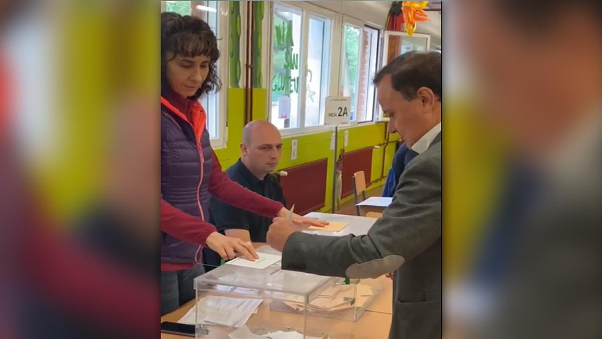 El candidato socialista también ha animado a los vecinos a votar