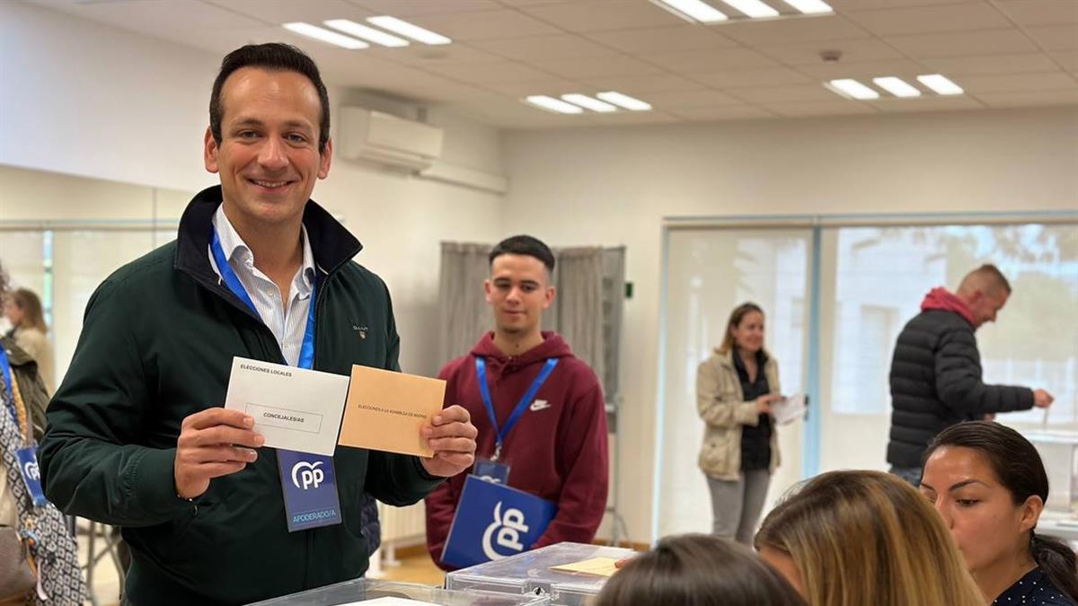 El candidato ya ha votado y anima a los ciudadanos a participar de manera "masiva" 