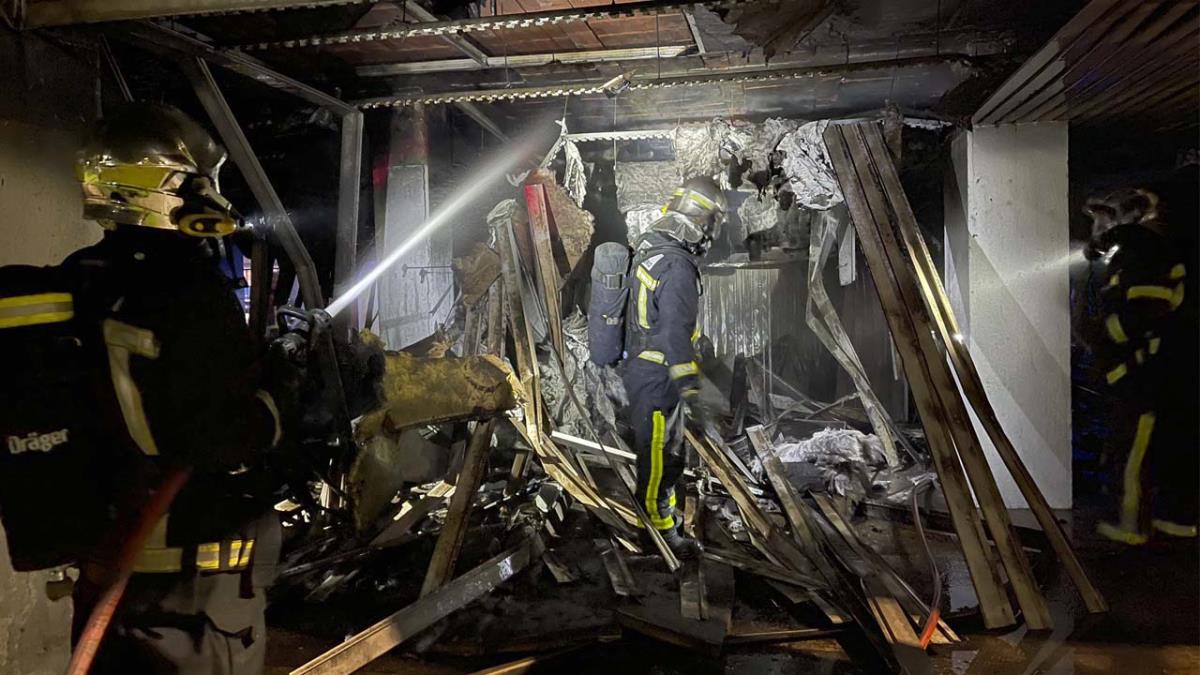 El fuego se originó en un edificio de siete plantas ubicado en la calle Millán