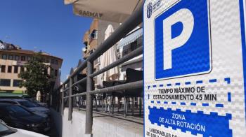 El Ayuntamiento transforma su parking en una zona de alta rotación para "favorecer" el comercio local