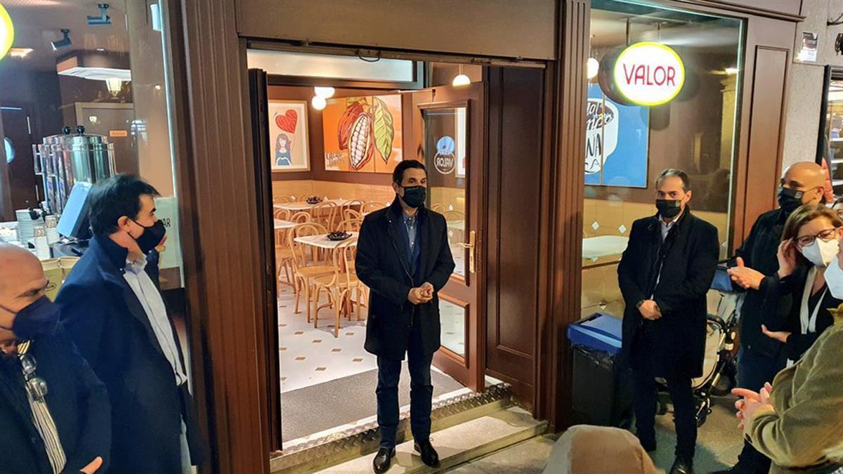 La reconocida firma se encuentra en los soportales de la Plaza de Cervantes