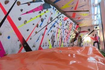 Lee toda la noticia 'Apertura de la nueva sala de escalada indoor '