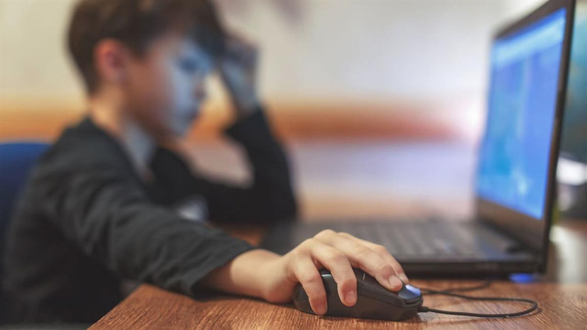 La Concejalía de Educación ha programado una charla especializada para que los padres tengan las herramientas para proteger a los menores de los peligros de la red