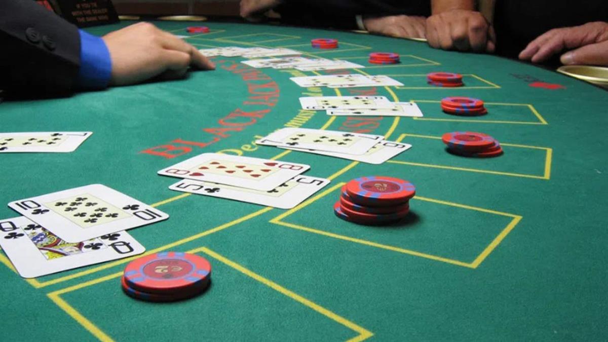 Estrategias y reglas para apostar en blackjack, póker y baccarat en 1win
