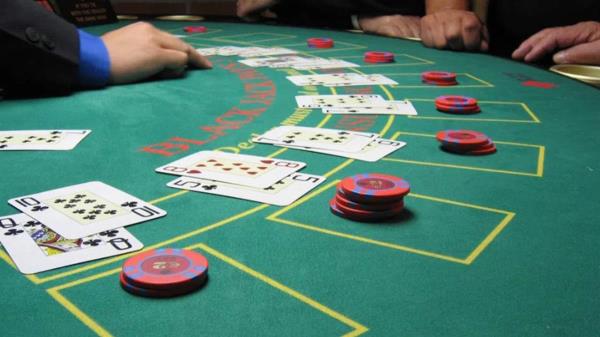 Estrategias y reglas para apostar en blackjack, póker y baccarat en 1win