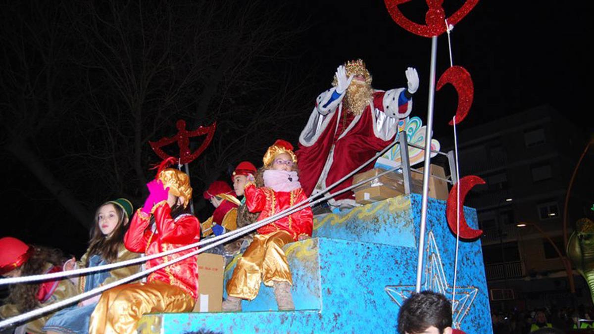 Los peques podrán ir dentro de las carrozas o en el Chiquitren, según su edad