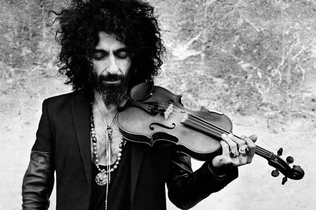 El reconocido violinista 'regala' a la capital una melodía para desearle un próspero año