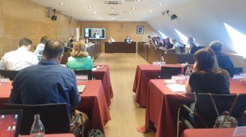 Este sistema permite que, en horario nocturno, tanto mujeres como menores puedan solicitar la parada en un punto de ámbito urbano incluido en el itinerario de la línea para ofrecerles una mayor seguridad