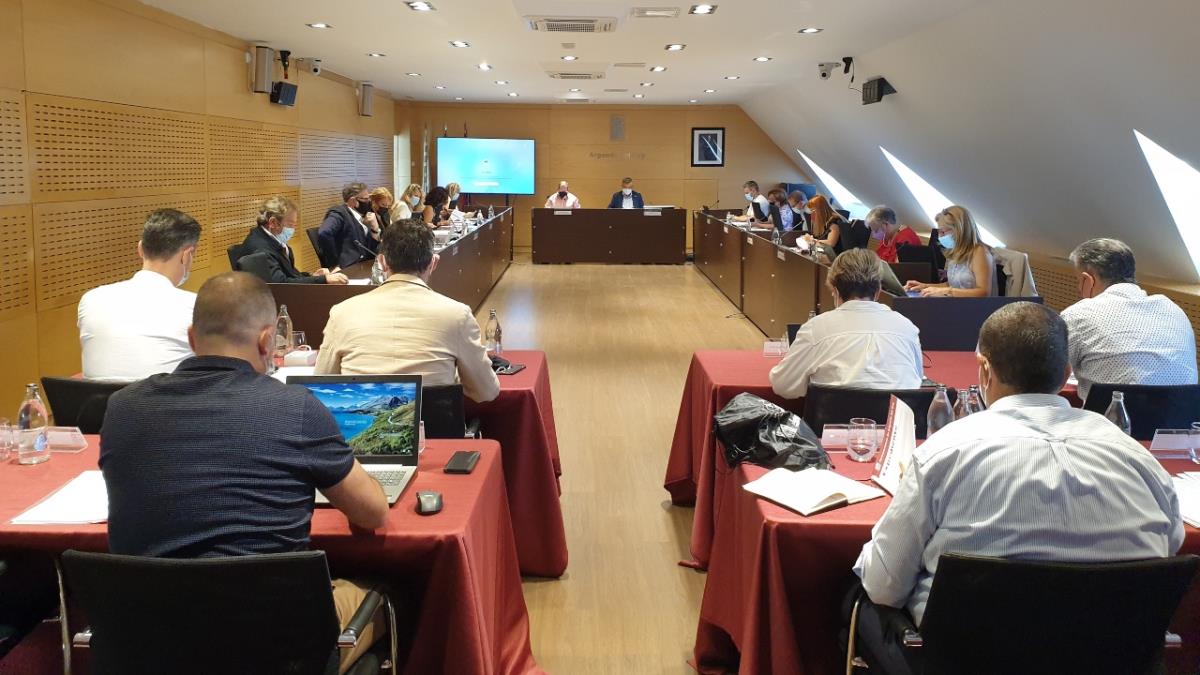 Además se aprobaron  los Estudios de Viabilidad de los contratos de concesión de servicios para la gestión del alumbrado público municipal, la recogida de los residuos y la limpieza viaria.