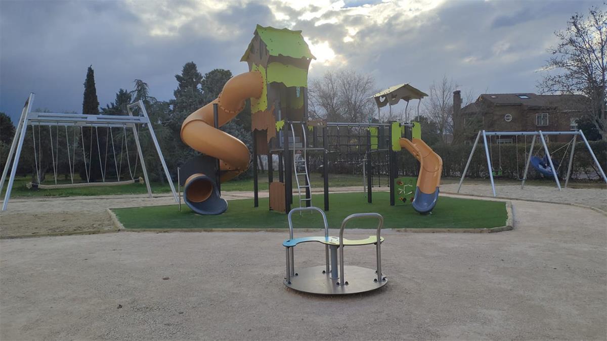 Nueva zona infantil en el Parque 1º de Mayo de La Poveda