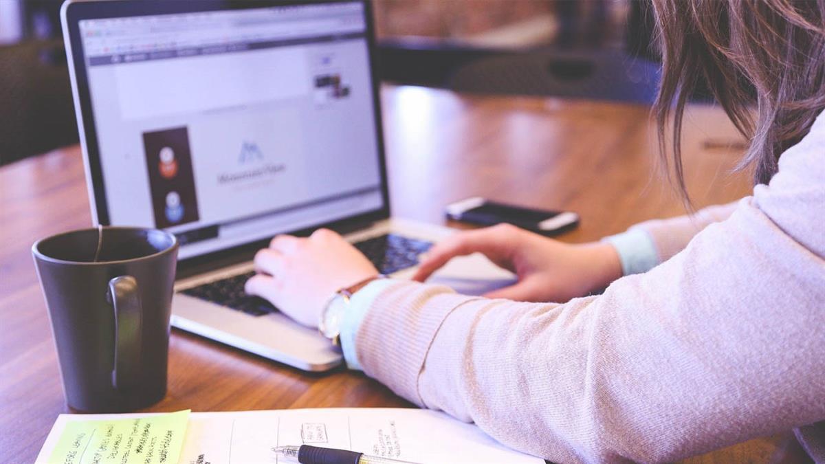 Un total de 92 alumnos y alumnas de Arganda recibirán un ordenador dentro de las ayudas municipales 