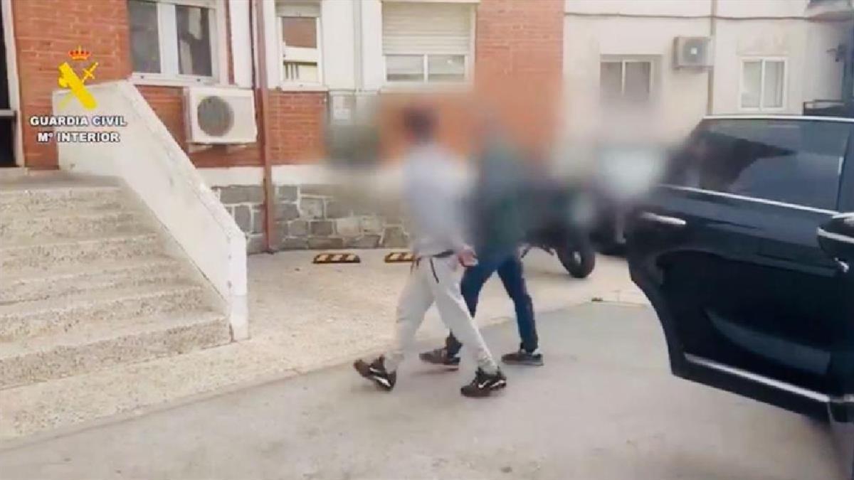 El incendio tuvo lugar muy cerca de viviendas afectando a matorrales y vegetación seca