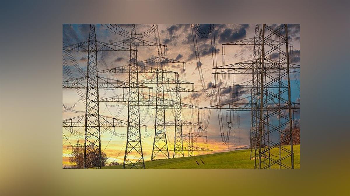 Por el uso de las torres de alta tensión del municipio