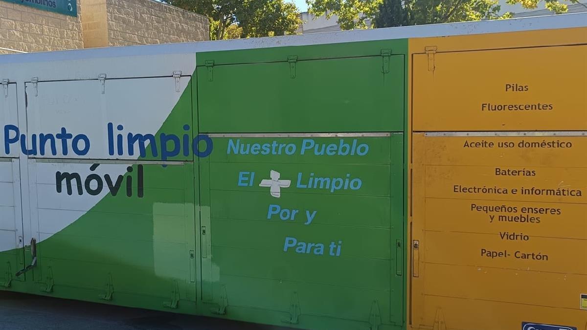 La localidad pone en marcha un nuevo Punto Limpio Móvil que recorrerá el municipio cada mes