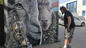 Los elementos urbanos se transforman en obras de arte