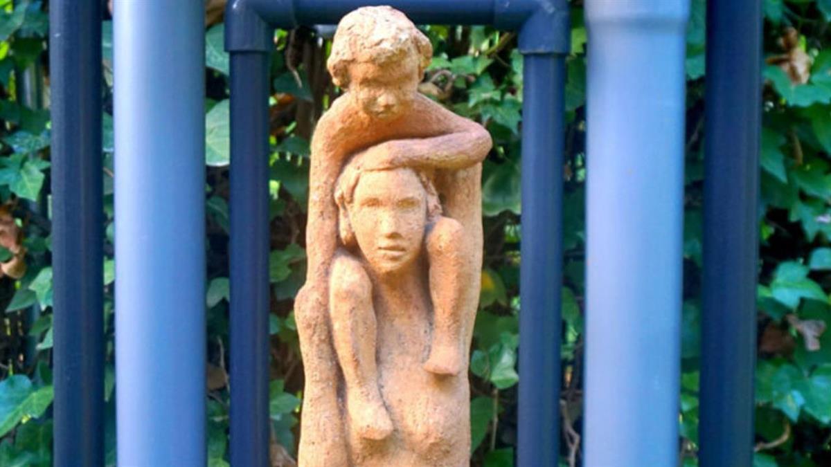 La muestra reúne obras de escultura, pintura, imagen y fotografía