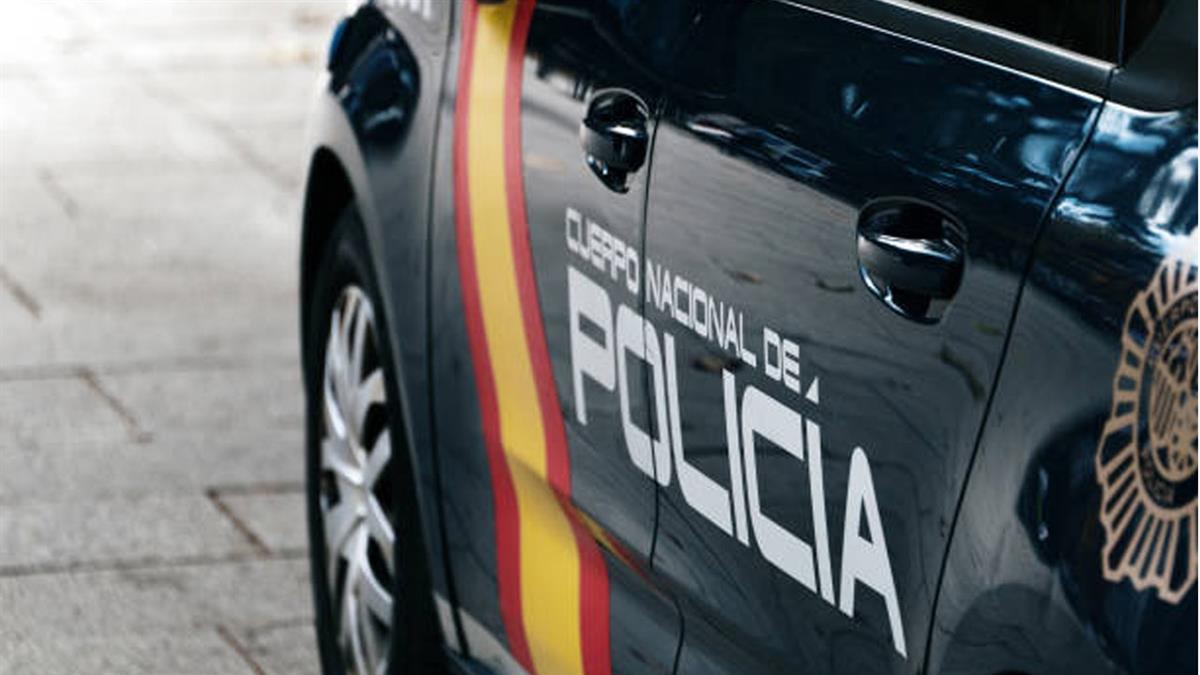 La policía detiene a tres jóvenes como presuntos culpables