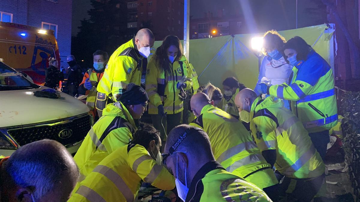 Los sanitarios han tenido que atender a los familiares de la víctima 