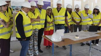 La alcaldesa de Alcorcón visita el estado de las obras de la futura sede