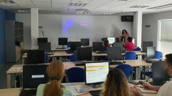 El centro organiza una actividad formativa que muestra a los profesionales del hospital todos los recursos y herramientas que ofrece