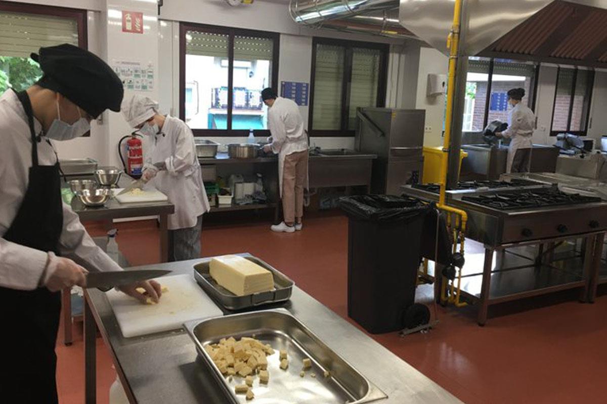 La iniciativa solidaria en la que participan dos grupos de voluntarios se ampliará hasta el 15 de julio