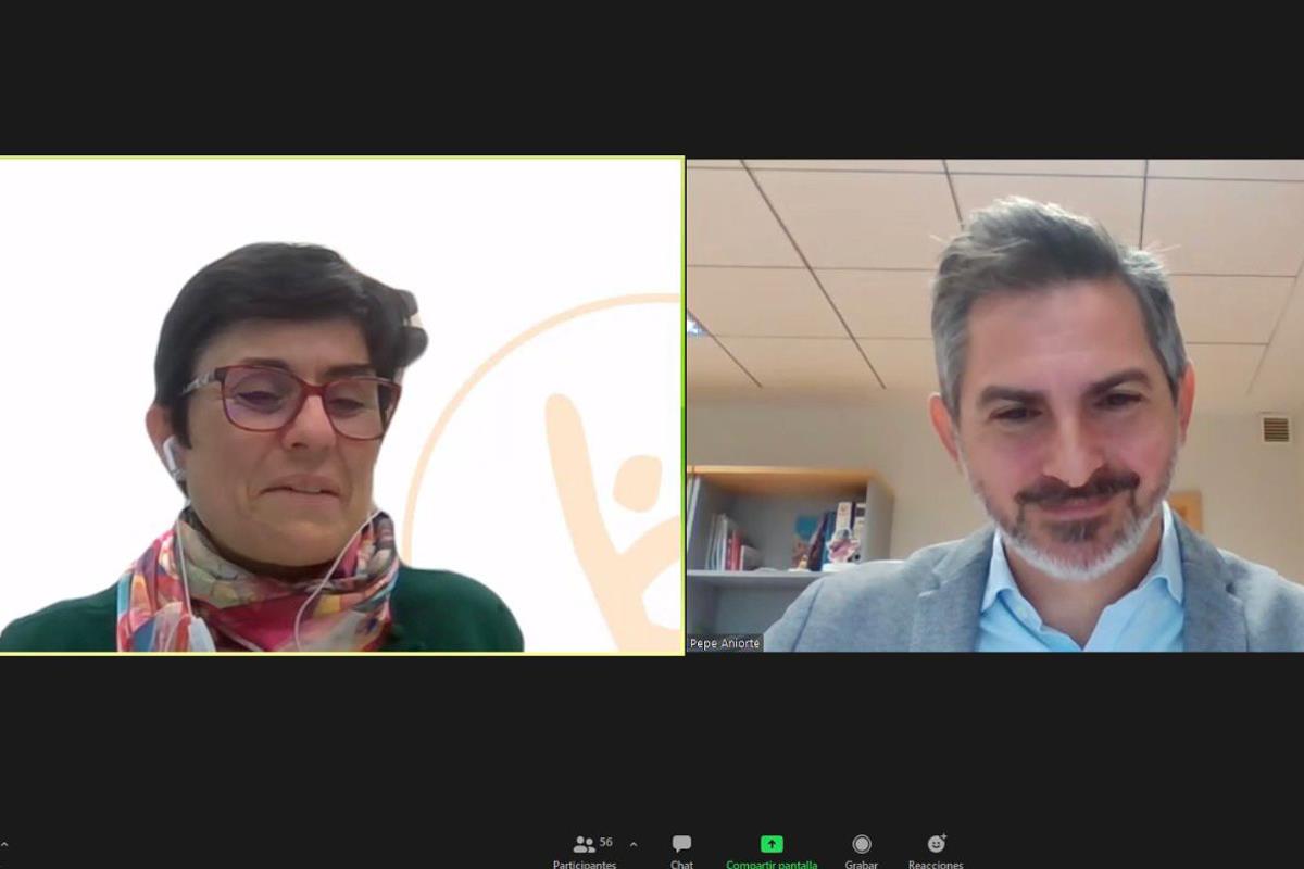 El curso tiene lugar los días 28, 29 y 30 de septiembre gracias a un convenio de colaboración entre el Consistorio y la entidad para orientar sobre el manejo de la enfermedad y aportar estrategias a los cuidadores