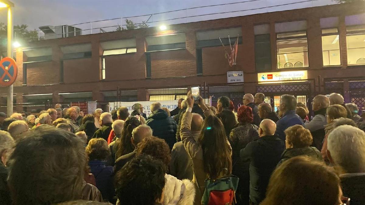 La movilización organizada por Asociación Vecinal de Zarzaquemada fue secundada y apoyada por el PSOE y Más Madrid 