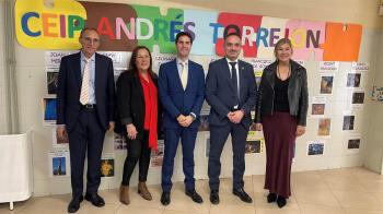 Así lo ha anunciado el consejero de Educación en su visita al CEIP Andrés Torrejón