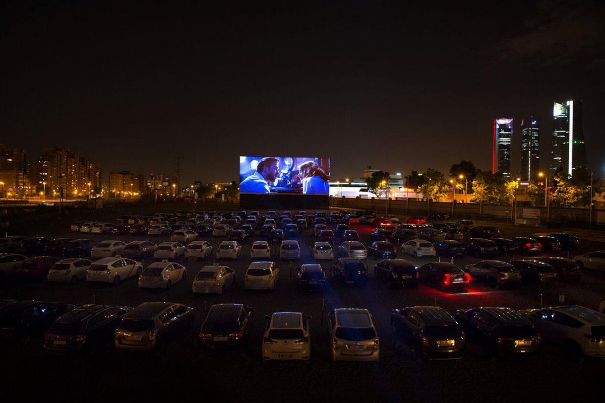 Este año el cine de verano en parques se reconvierte en autocine para luchar contra la pandemia