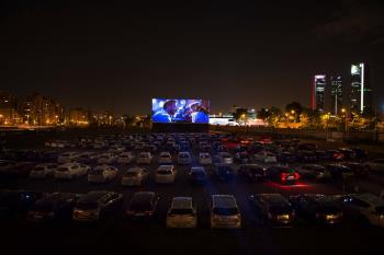 Este año el cine de verano en parques se reconvierte en autocine para luchar contra la pandemia
