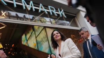 La presidenta de la Comunidad de Madrid elogia el "modelo Madrid" durante su visita