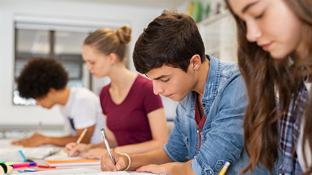 Las familias de Alcobendas pueden solicitar las becas de material escolar para este curso
