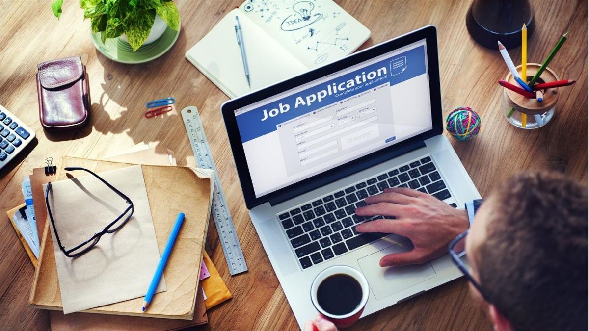 A través de esta red social, el Ayuntamiento ofrece servicios gratuitos para los vecinos que busquen empleo