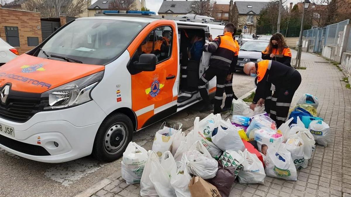 Protección Civil, transportistas voluntarios y vecinos de Villaviciosa unidos en la causa