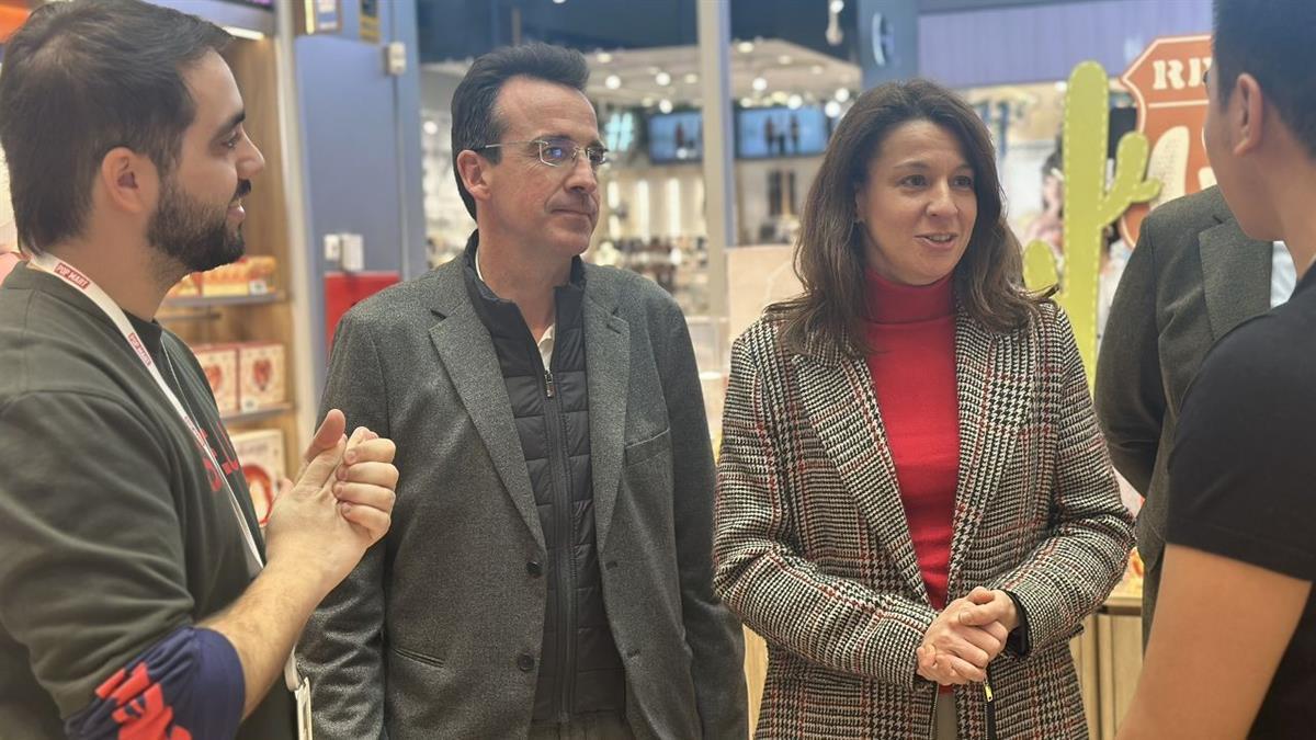 La directora general de Comercio, Marta Nieto Novo, visita la Galería Pryconsa y el centro comercial Westfield Parquesur